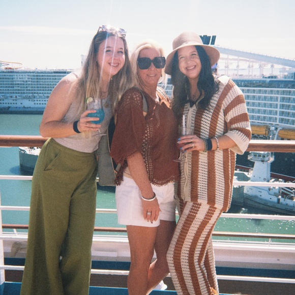 Meet your Posher, Cynthia - Picture 1 of 1